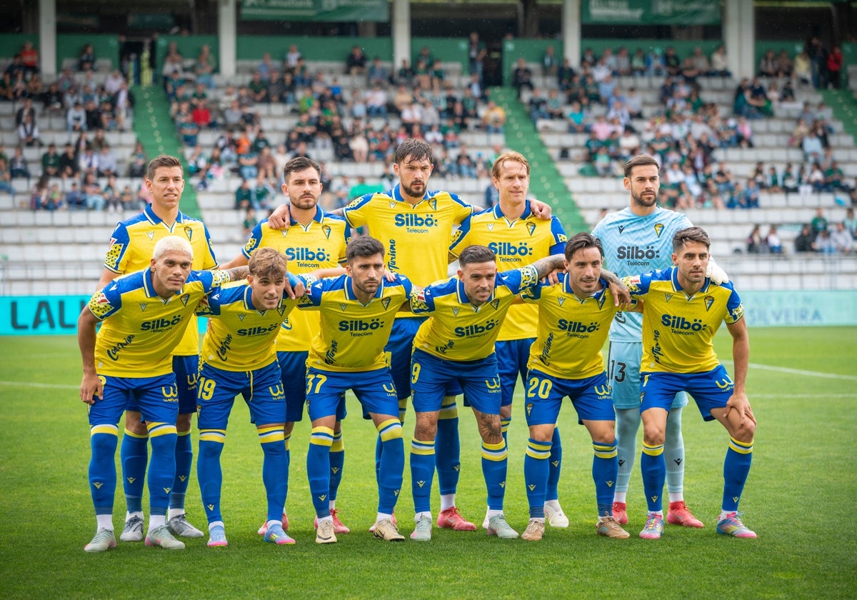 Once titular del Cádiz CF en A Malata ante el Racing de Ferrol.