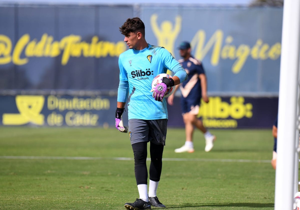 El guardameta Ángel Pérez termina su etapa en el Cádiz CF.
