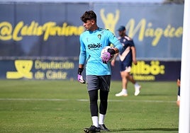 Ángel Pérez pone fin a su etapa formativa en el Cádiz CF