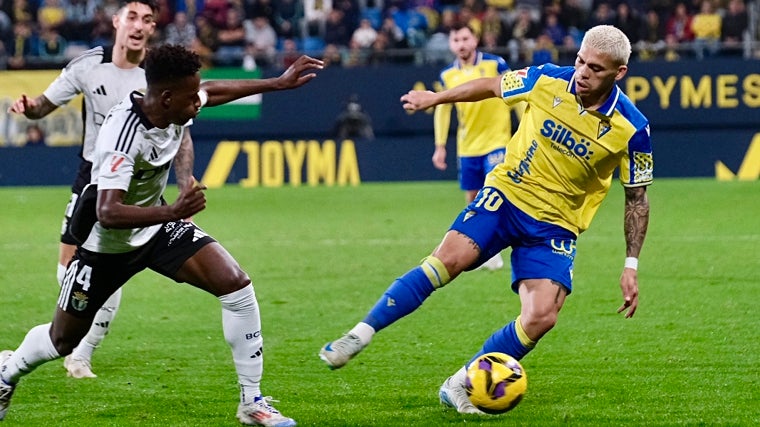 Brian Ocampo termina contrato con el Cádiz CF el 30 de junio de 2026.
