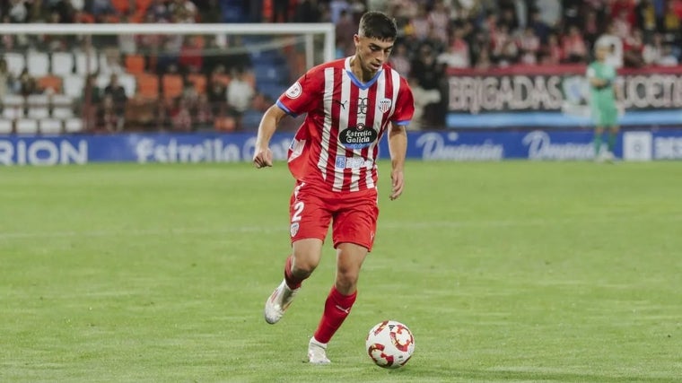 El lateral derecho granadino Álex Lizancos.