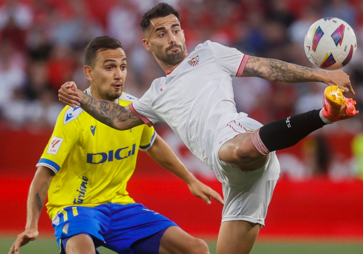 Suso durante un Sevilla - Cádiz en Primera.