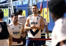 El Cádiz CF mete presión a sus descartes con contrato para que salgan