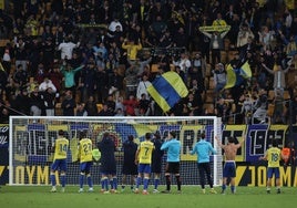 4.887 abonados del Cádiz CF renuevan su carné en la primera semana de la campaña
