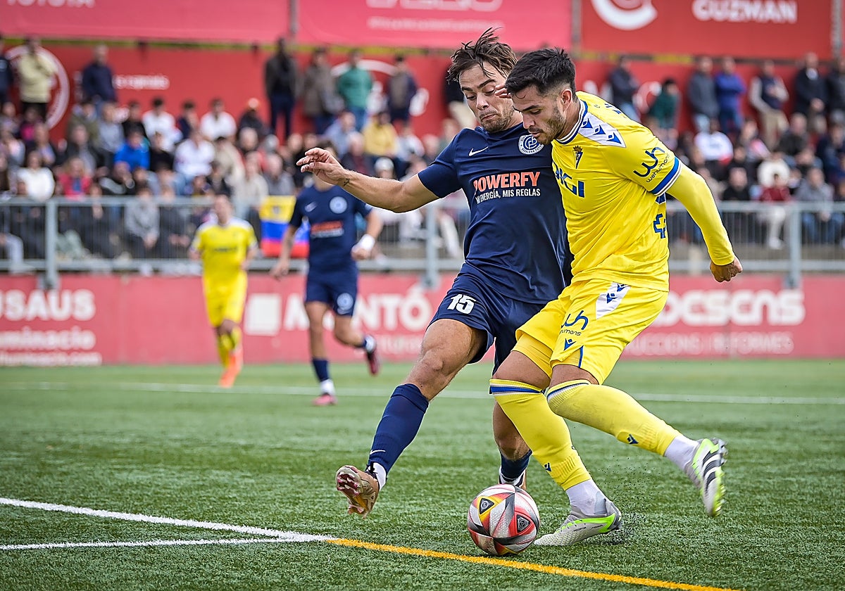 El delantero uruguayo Maxi Gómez pasó totalmente desapercibido en el Cádiz CF.