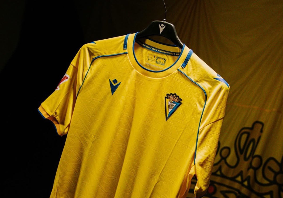 Macron viste al Cádiz CF.