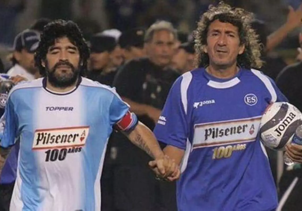 Maradona y Mágico, en un partido de hace unos años
