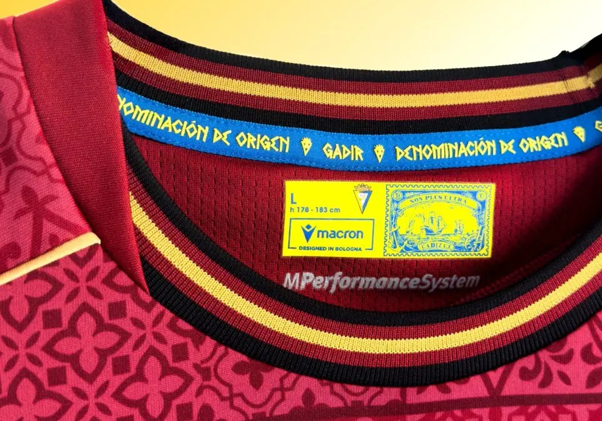 Detalle de la nueva camiseta del Cádiz CF