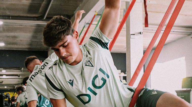 El joven guardameta Fer Pérez acaba de llegar al Cádiz CF.