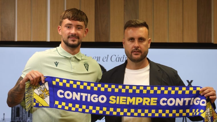 Bojan Kovacevic junto a Juan Cala.