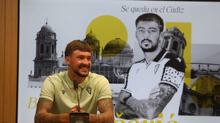 Bojan Kovacevic, central serbio del Cádiz CF.