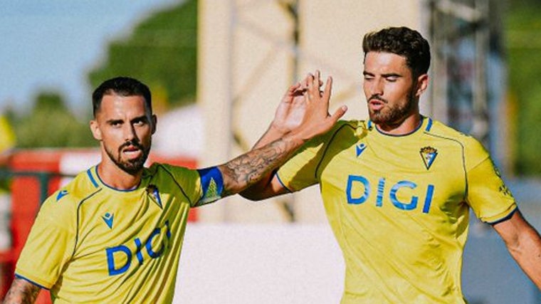 Suso y Álvaro García Pascual, dos de los fichajes de este Cádiz CF.