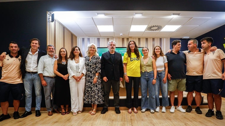 Imagen del acto celebrada en la sala de prensa del Estadio del Cádiz CF.