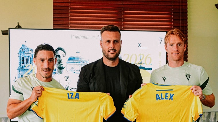 Imagen de la rueda de prensa de renovación de ambos futbolistas