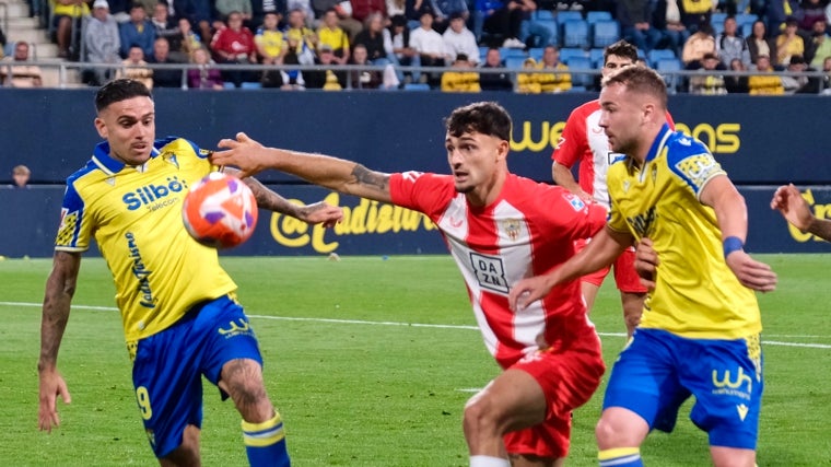 Javi Ontiveros disputó su último encuentro con el Cádiz CF hasta la fecha ante el Almería en tierras gaditanas.
