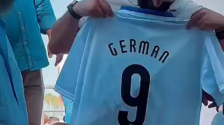 Germán Beardo y el dorsal '9' en la elástica del Xerez CD.