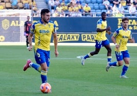 El Cádiz CF confirma la cesión de Víctor Chust al Elche