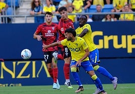 Así hemos vivido el Cádiz - Mirandés 1-0: minuto a minuto y ruedas de prensa del partido de La Liga Hypermotion 25/26