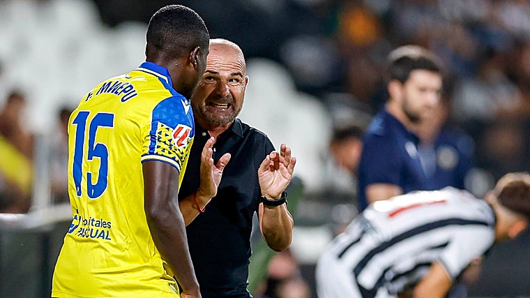 Paquito Mwepu jugó la temporada pasada en el Cádiz CF.