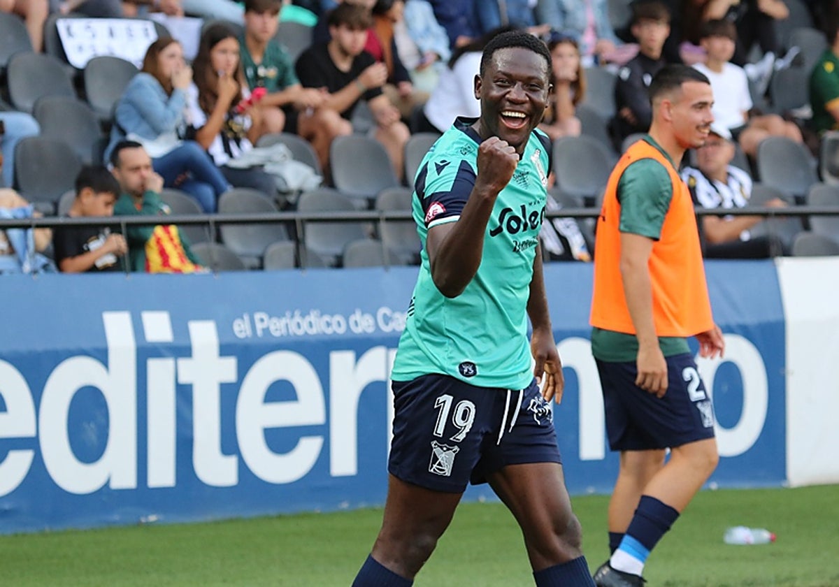 Paquito Mwepu volverá al Atlético Sanluqueño.