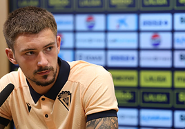 Serbia crea más problemas en defensa a Garitano