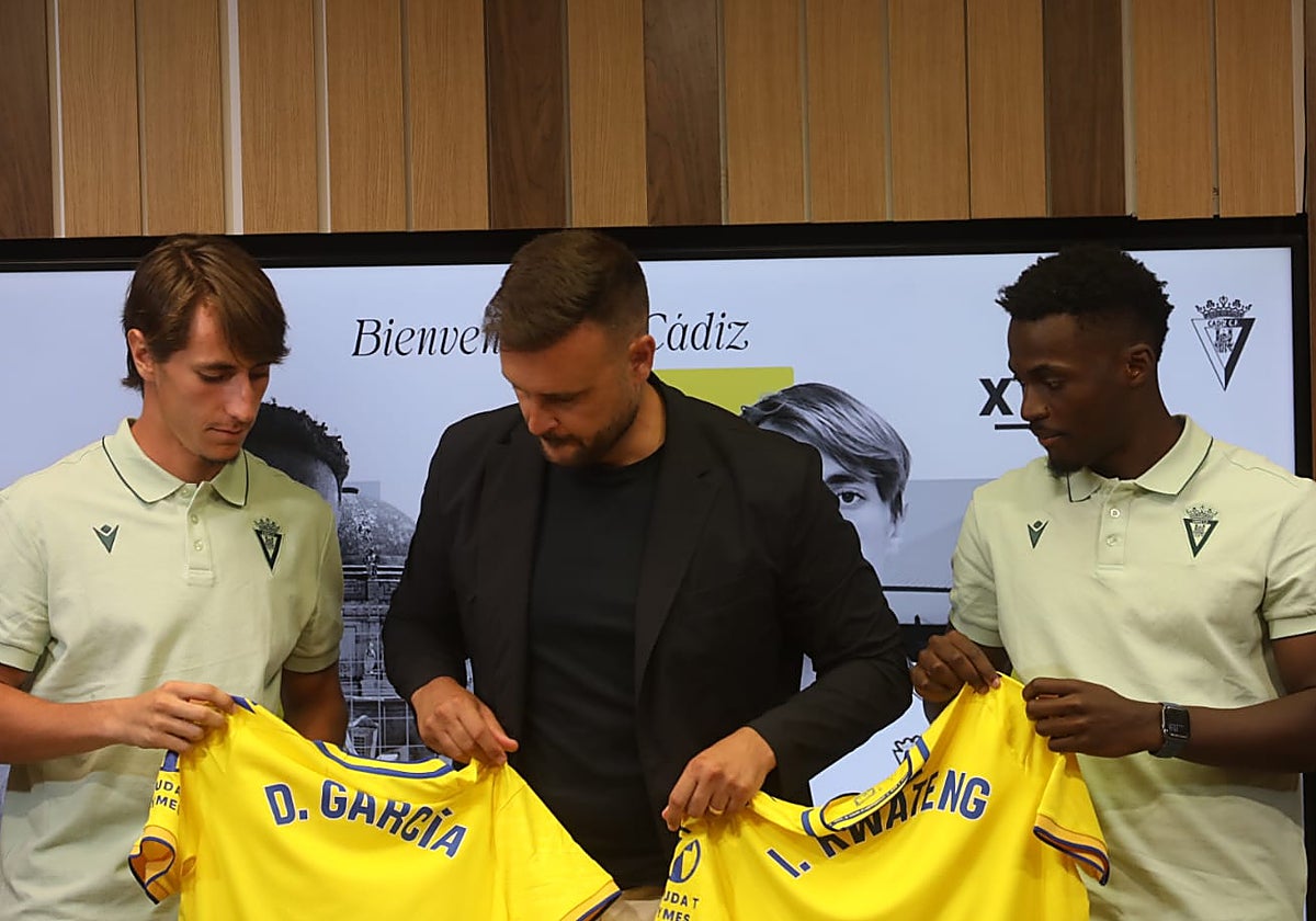 David García e Isaac Obeng salen del Cádiz CF.