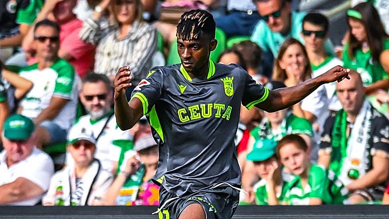 Efe Ugiagbe Aghama ya es un nuevo refuerzo del Cádiz CF.