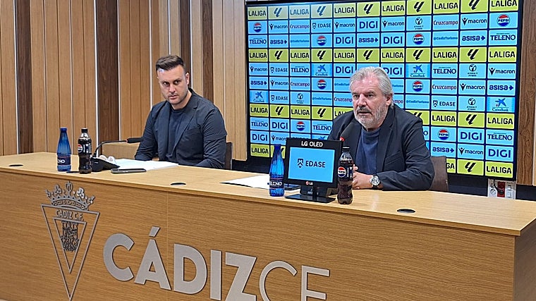 Juan Cala y Manuel Vizcaíno durante la rueda de prensa.