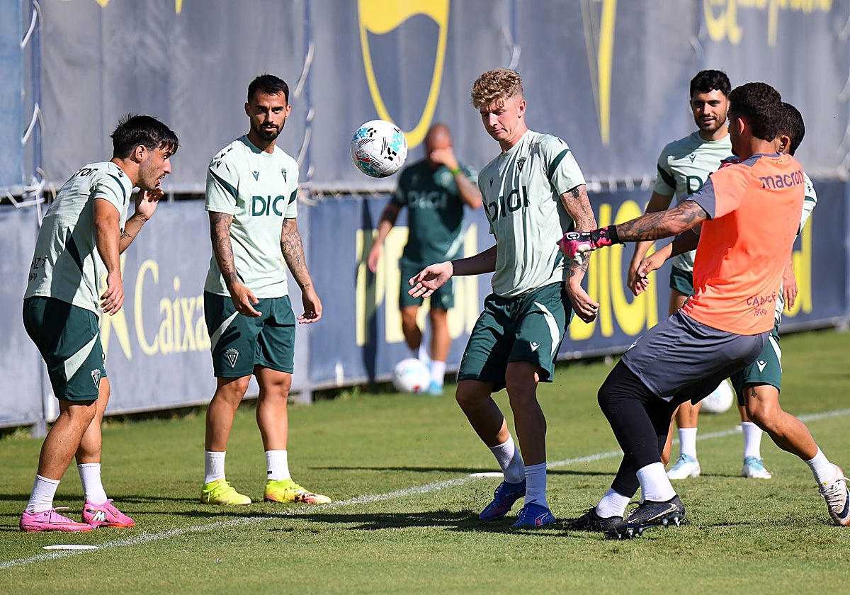 Pelayo, en el centro, estará en Anoeta.