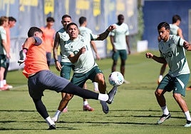 El Cádiz ya piensa en el Eibar desde el descanso
