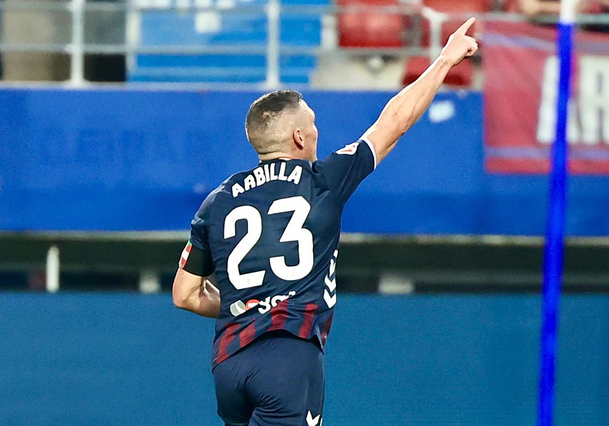 El experimentado defensa Anaitz Arbilla está sancionado y no podrá jugar ante el Cádiz CF.