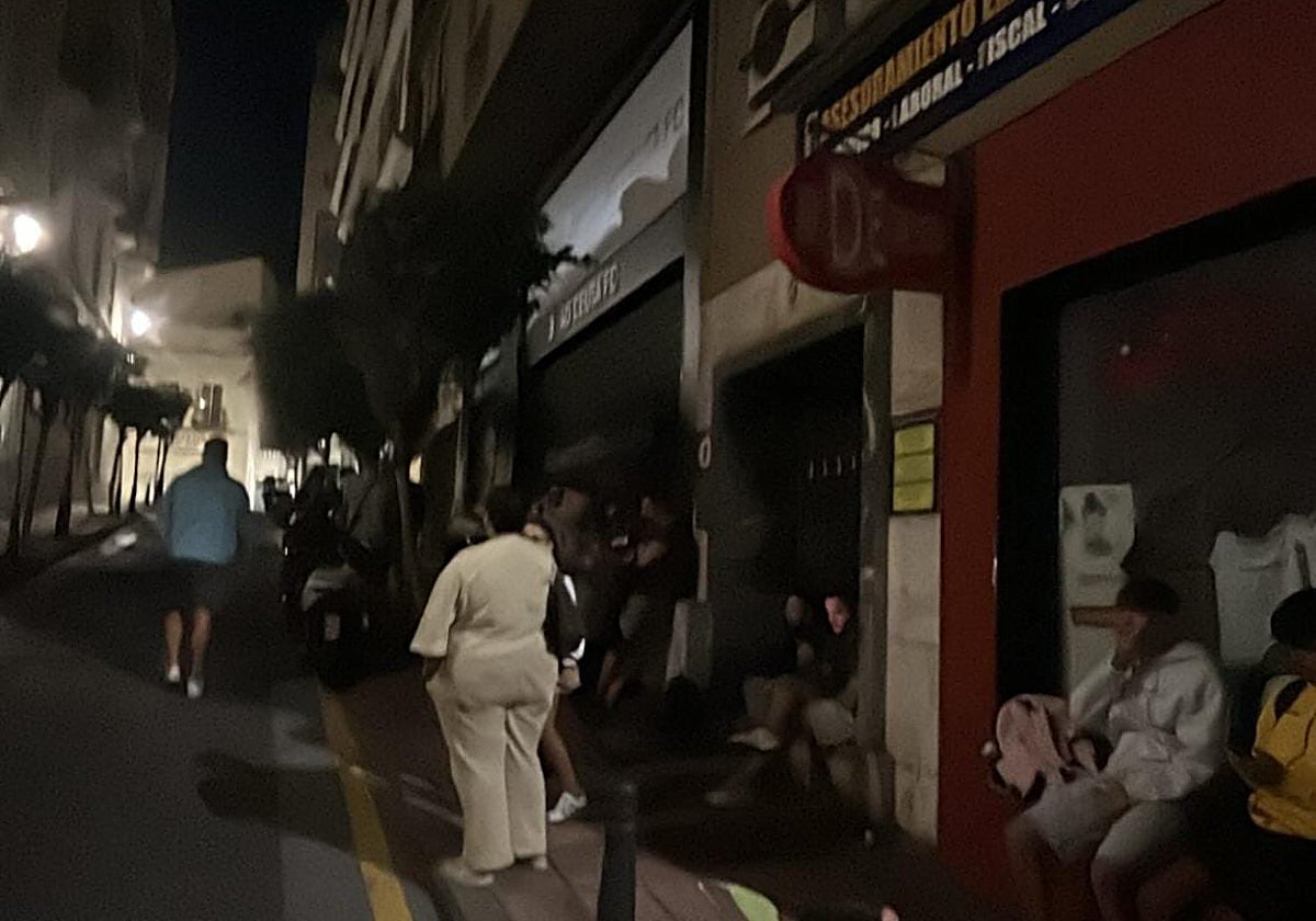 La cola se comenzó a formar desde la pasada madrugada.