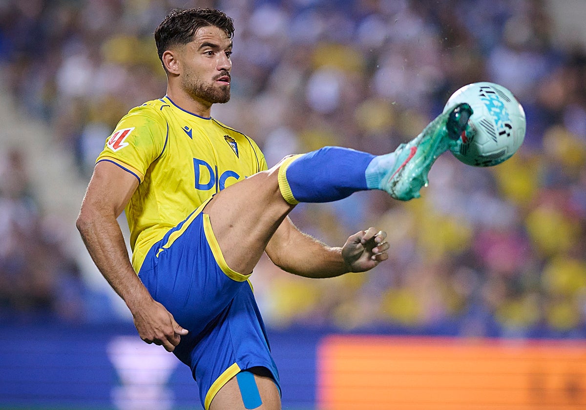 Álvaro García Pascual, delantero centro titular del Cádiz CF.