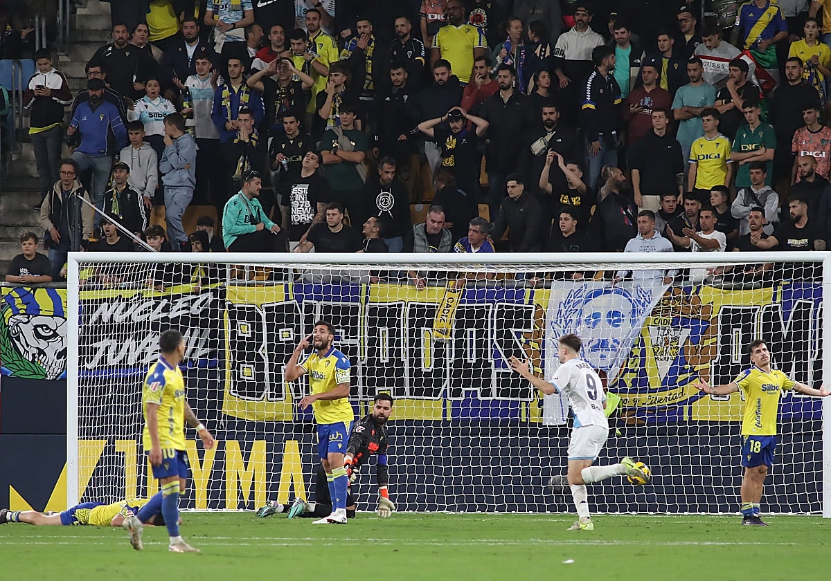 El Cádiz sufrió muchas derrotas en casa en el inicio liguero del pasado curso.