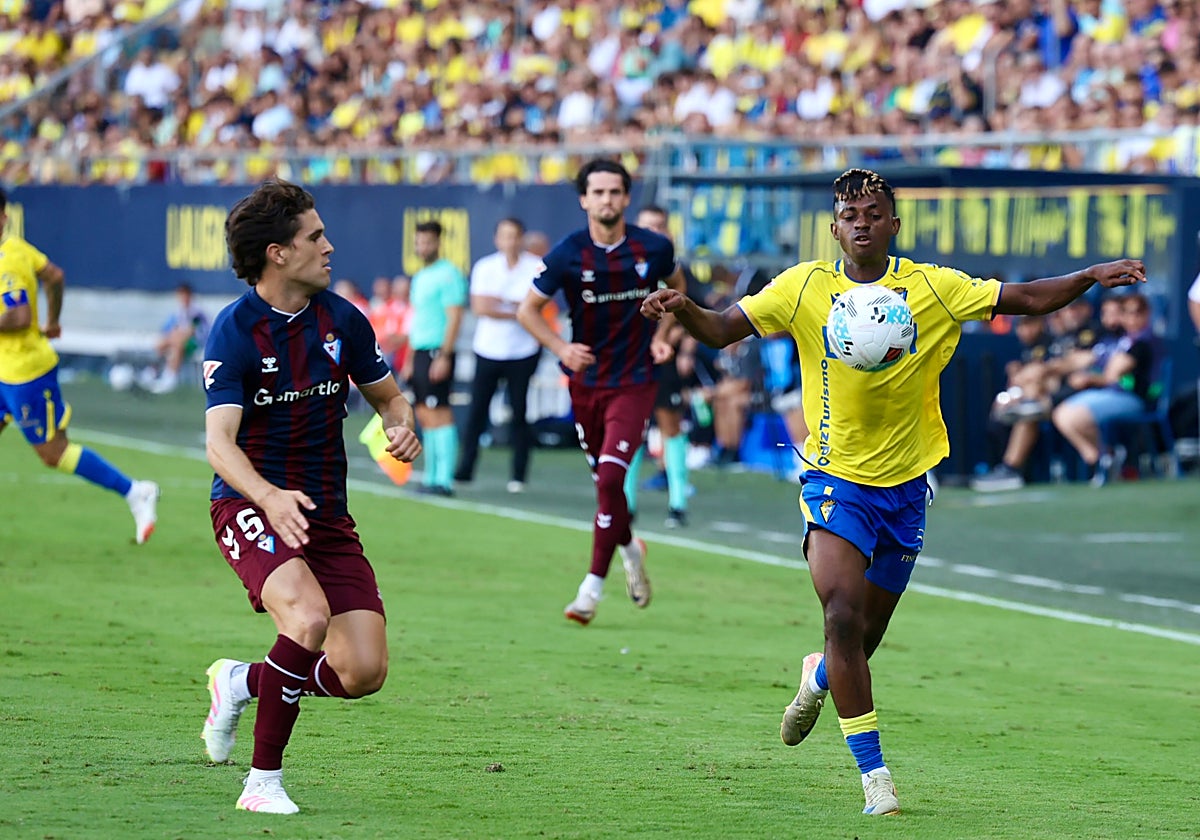 Efe Aghama no pudo estar ante el Ceuta por un esguince.