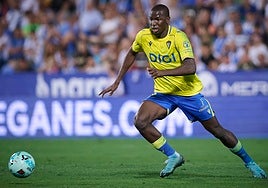 Alineaciones oficiales de Las Palmas - Cádiz de La Liga Hypermotion 2025-2026 hoy: onces y banquillo de suplentes
