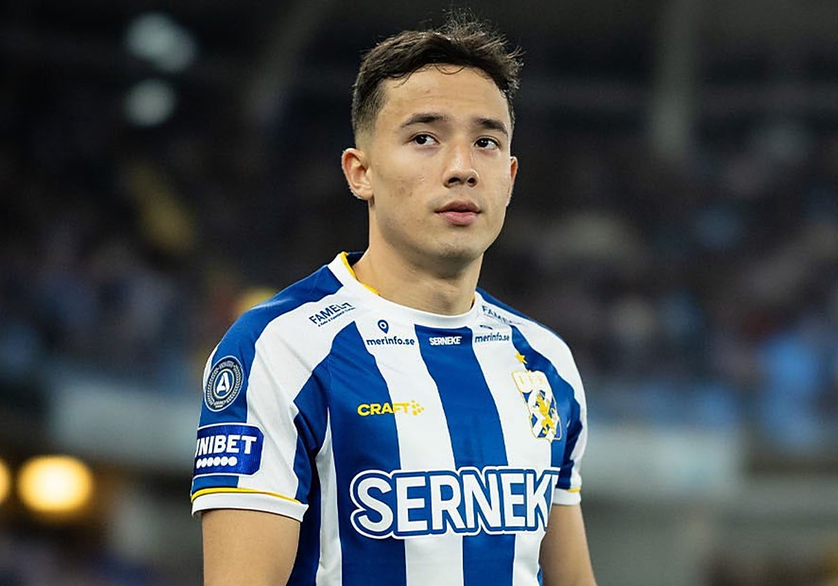 Carneil tiene 22 años.