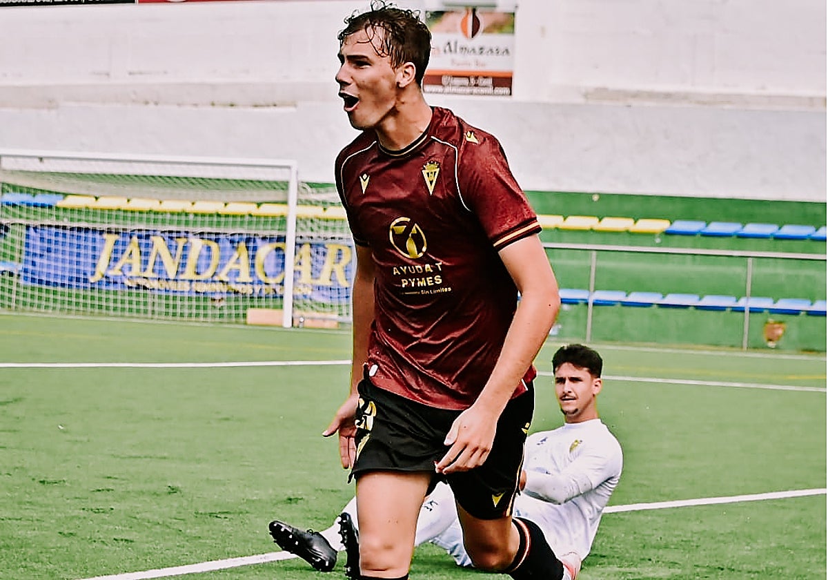 José González anotó un doblete ante el Conil