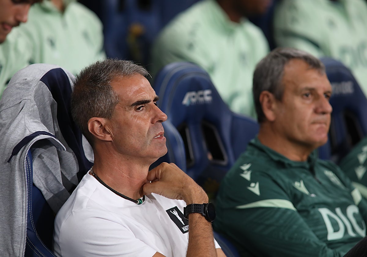 Gaizka Garitano, durante el Cádiz - Burgos