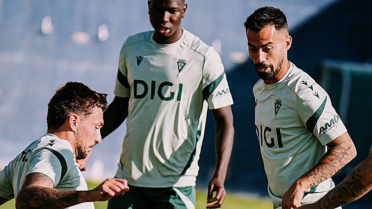 Las alineaciones oficiales del Cádiz -Burgos de LA LIGA Hypermotion