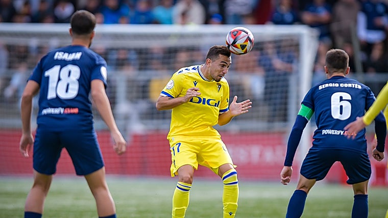 Gonzalo Escalante fue de más a mucho menos en el Cádiz CF.