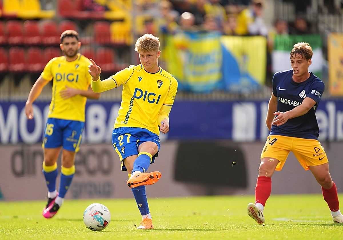 Pelayo suplió al sancionado Recio en la defensa.
