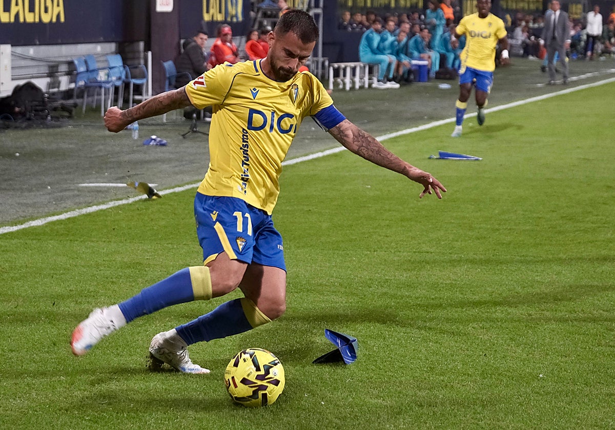 El Cádiz CF visita al Almería, equipo en el que jugó Suso.