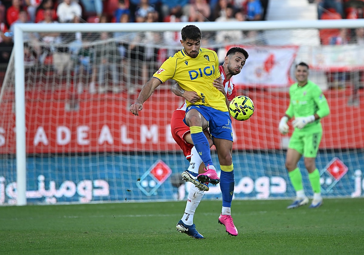 Álvaro García Pascual, durante el Almería - Cádiz
