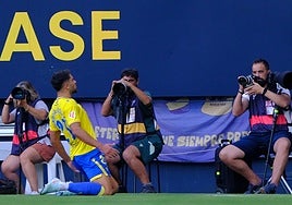 Alineaciones oficiales del Almería - Cádiz de La Liga Hypermotion 2025-2026 hoy: onces y banquillo de suplentes
