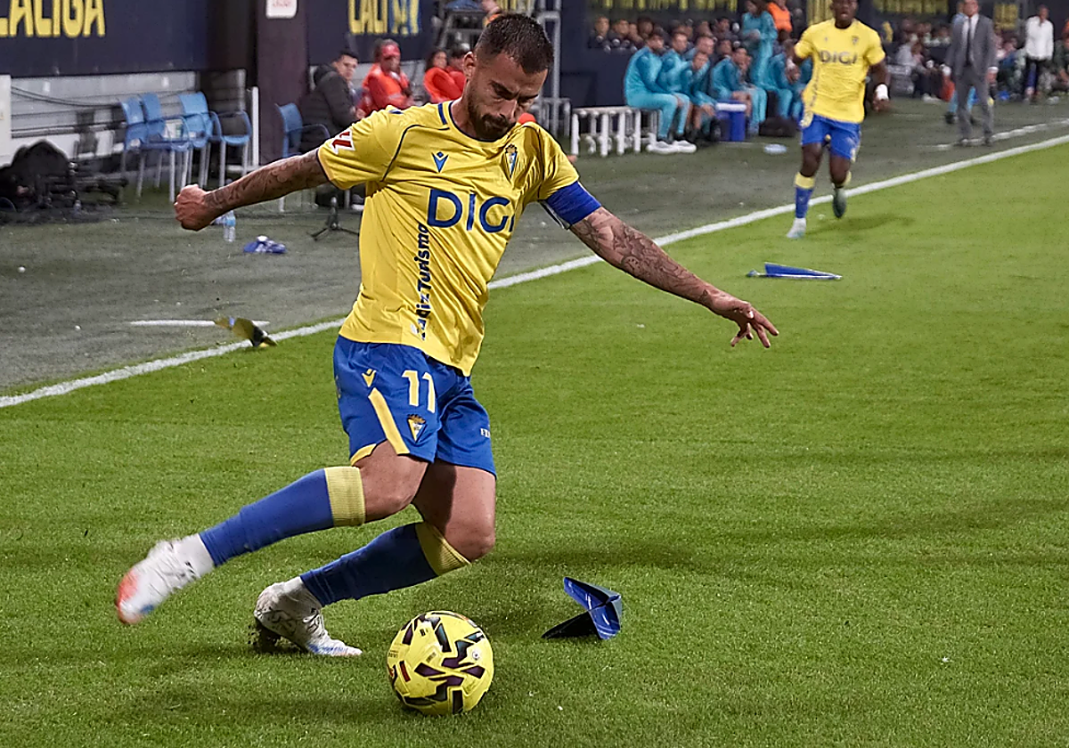 Suso, durante un encuentro en el estadio del Cádiz CF