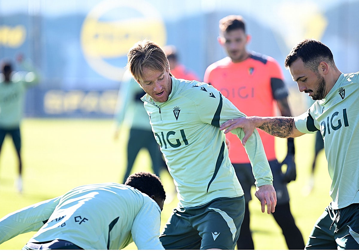 Álex Fernández e Iuri Tabatadez podrían ser titulares este miércoles en Murcia.