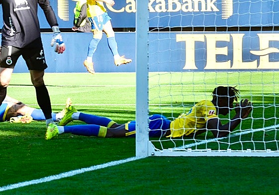 Camara se lamenta de su error.