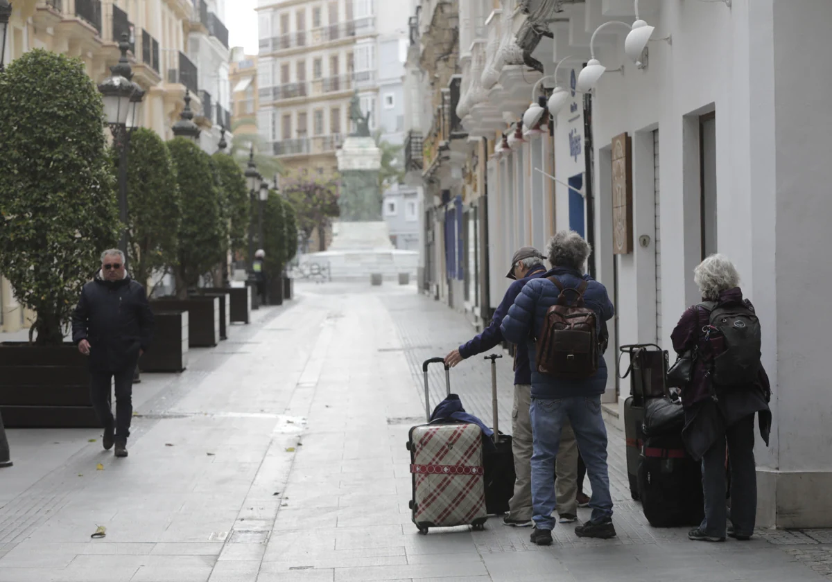 Es complicado encontrar alojamiento en Cádiz para Carnaval por menos de 100 euros por persona y noche.