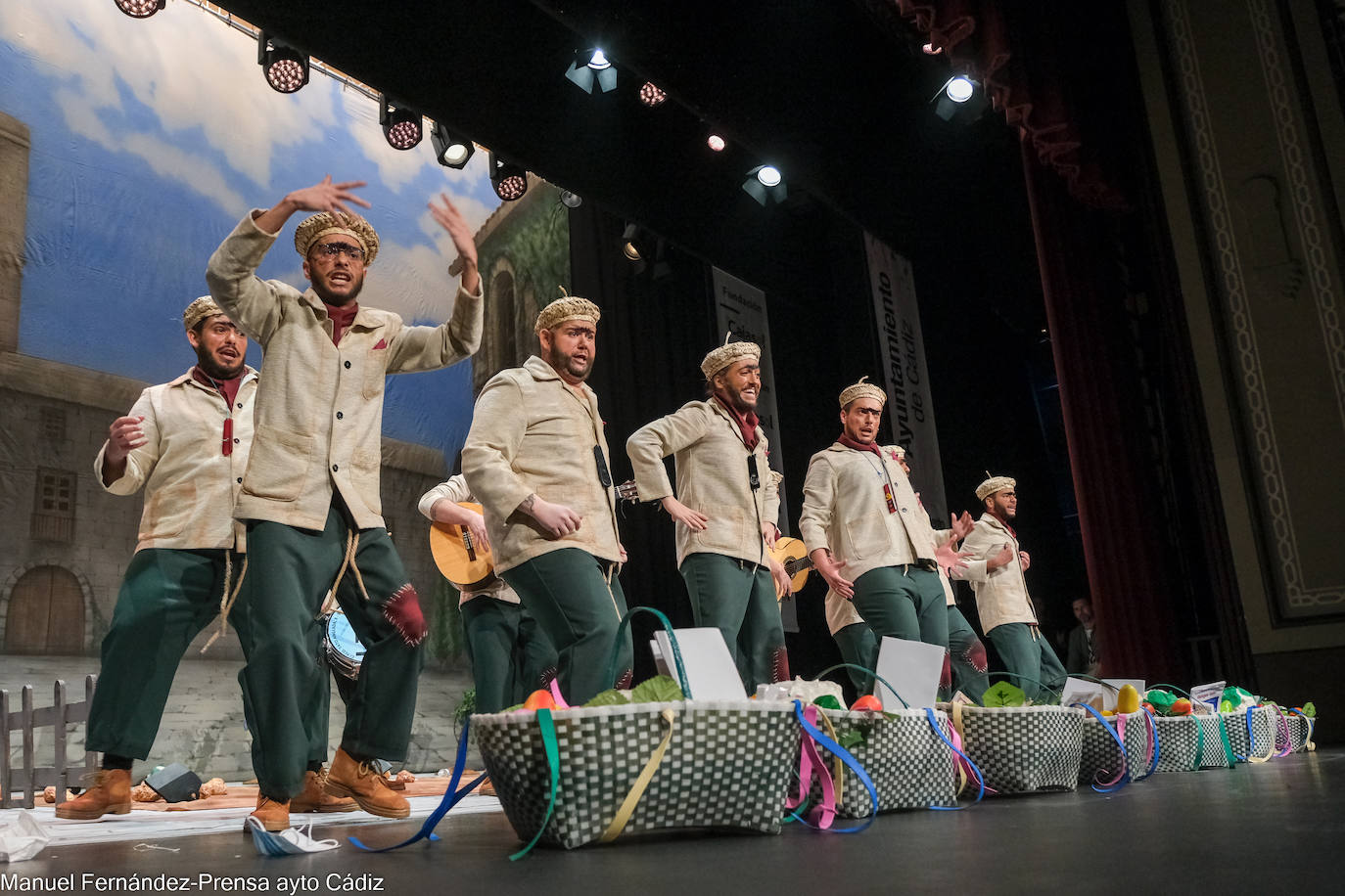 Fotos: Chirigota &#039;Çembrando coplah la comparça del pueblo&#039;